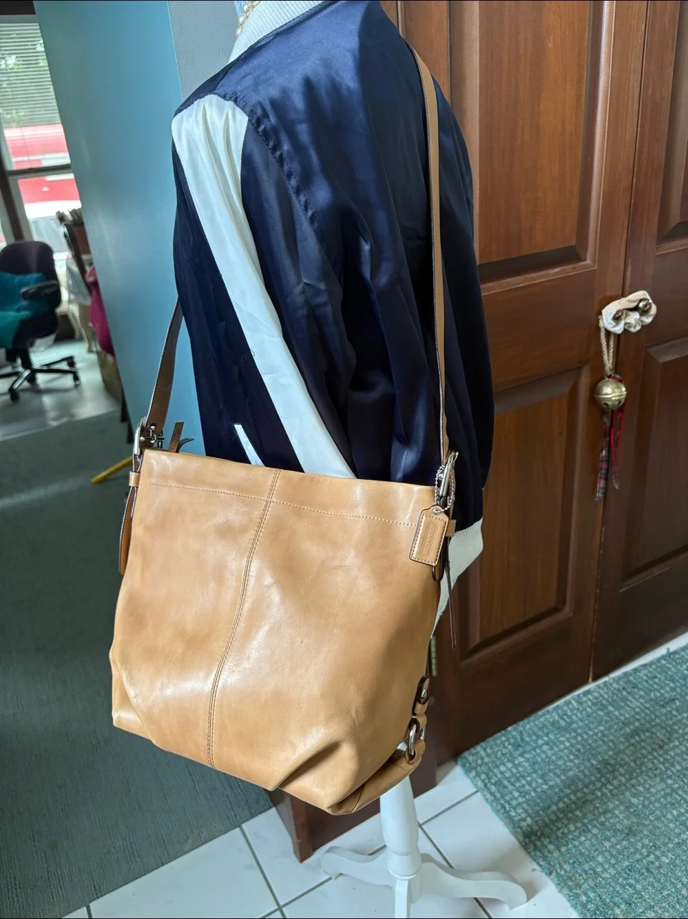 Coach SoHo F15084  convertible bag  shoulder /Crossbody  smooth leather tan EUC